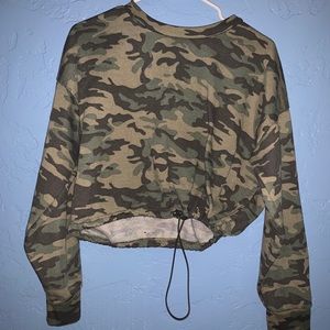 Camo crop hoodie